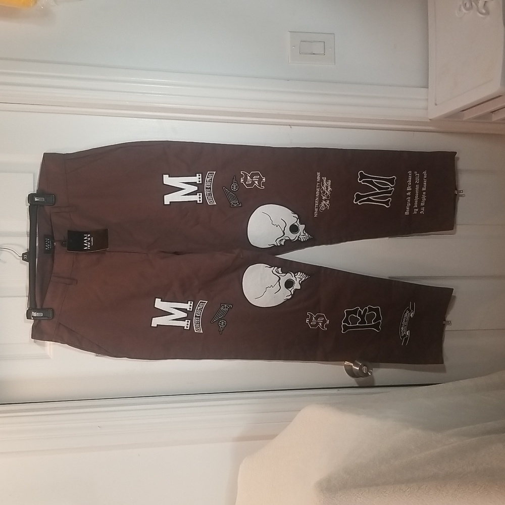 Boohoo Man Chino Pants Mens 36‎ Brown Relaxed Skull Print NWT
